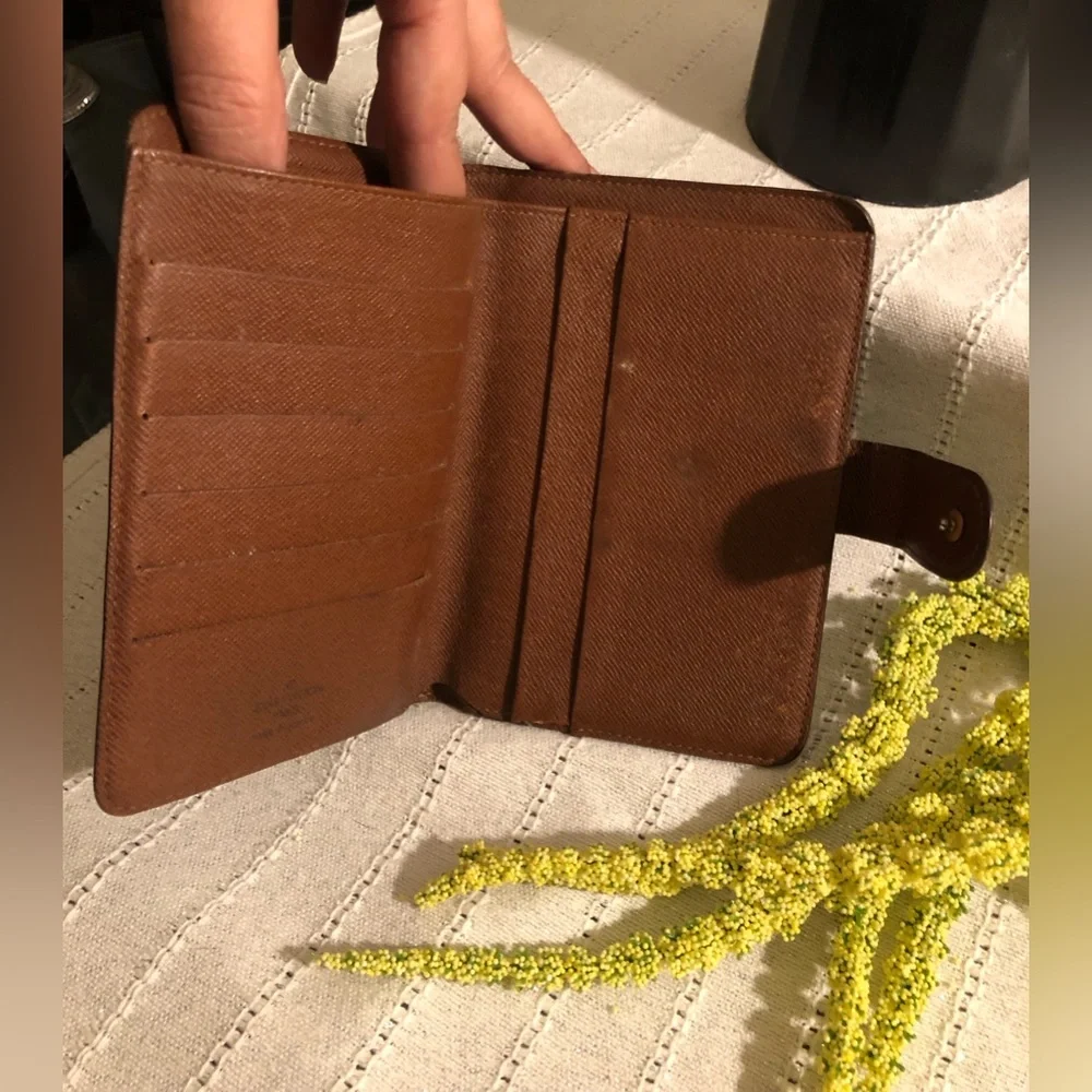 Authentic Louis Vuitton monogram wallet with zippered compartment. - Picture 3 of 9